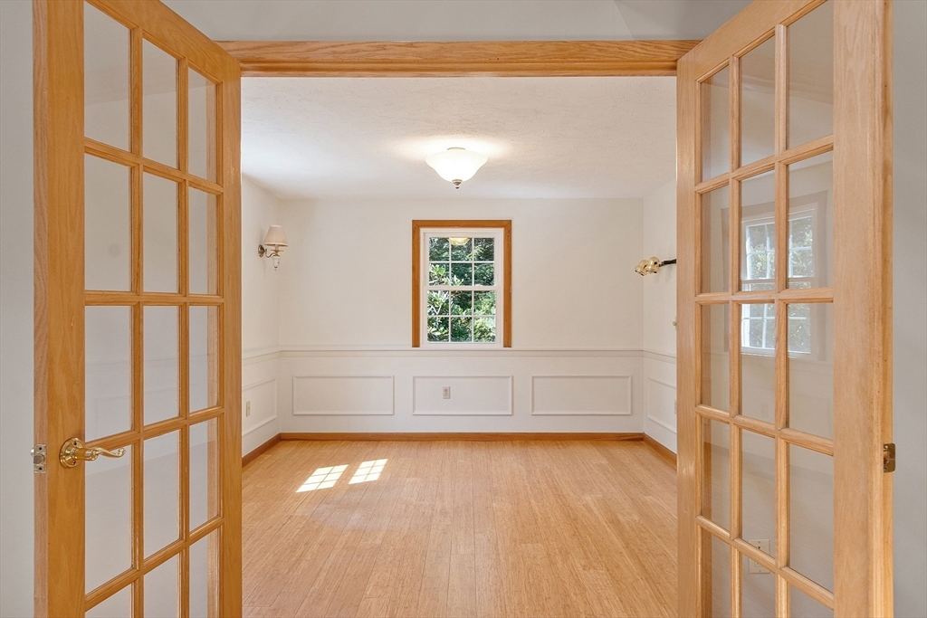 West Boylston, Massachusetts 01583, United States, 4 Bedrooms Bedrooms, ,3 BathroomsBathrooms,Residential,Pending,206545