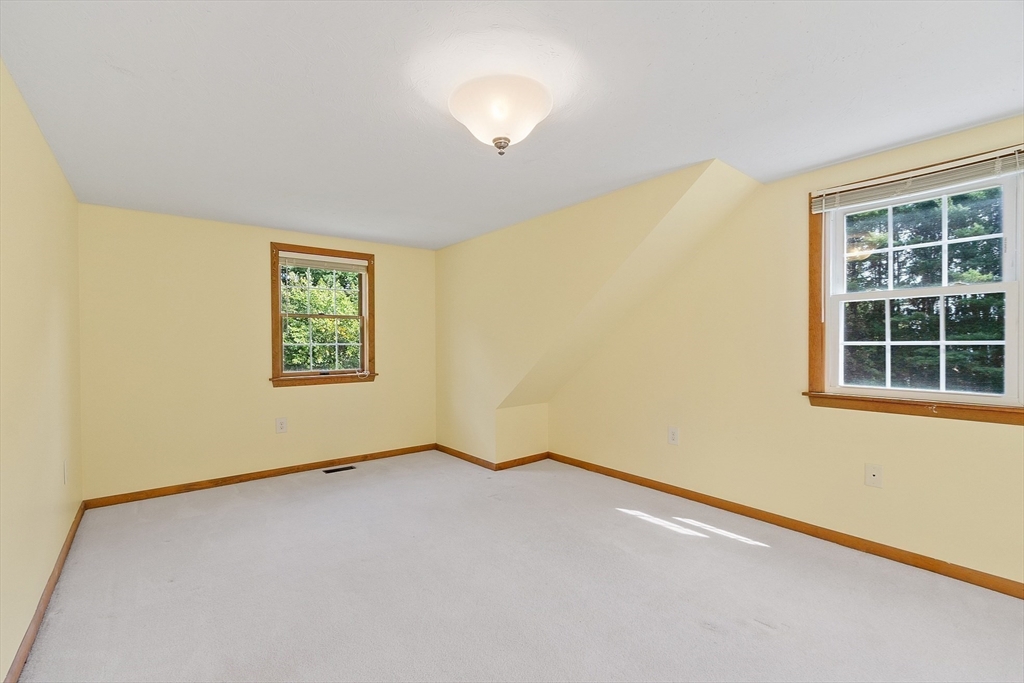 West Boylston, Massachusetts 01583, United States, 4 Bedrooms Bedrooms, ,3 BathroomsBathrooms,Residential,Pending,206545