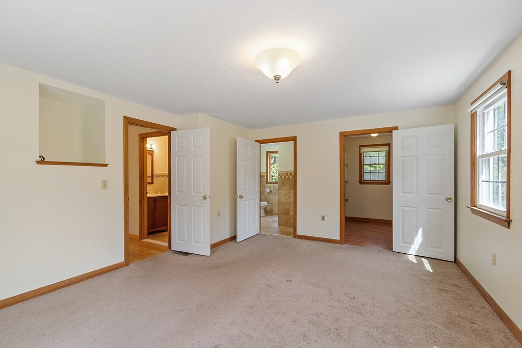 West Boylston, Massachusetts 01583, United States, 4 Bedrooms Bedrooms, ,3 BathroomsBathrooms,Residential,Pending,206545