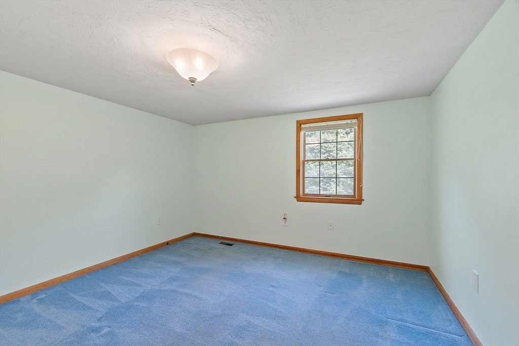 West Boylston, Massachusetts 01583, United States, 4 Bedrooms Bedrooms, ,3 BathroomsBathrooms,Residential,Pending,206545