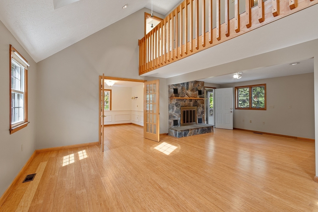 West Boylston, Massachusetts 01583, United States, 4 Bedrooms Bedrooms, ,3 BathroomsBathrooms,Residential,Pending,206545