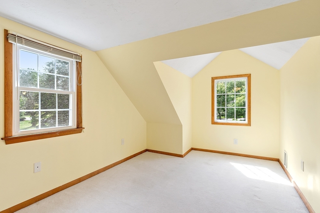 West Boylston, Massachusetts 01583, United States, 4 Bedrooms Bedrooms, ,3 BathroomsBathrooms,Residential,Pending,206545