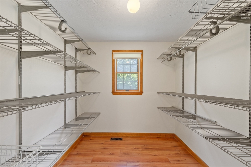 West Boylston, Massachusetts 01583, United States, 4 Bedrooms Bedrooms, ,3 BathroomsBathrooms,Residential,Pending,206545