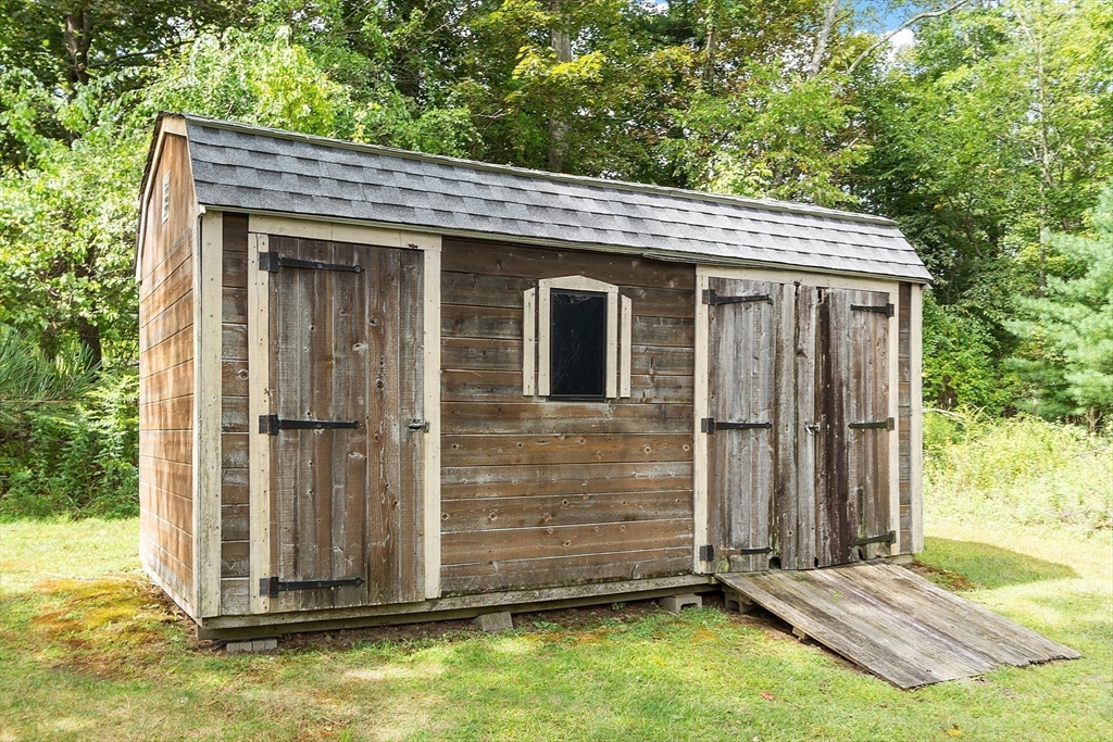 West Boylston, Massachusetts 01583, United States, 4 Bedrooms Bedrooms, ,3 BathroomsBathrooms,Residential,Pending,206545