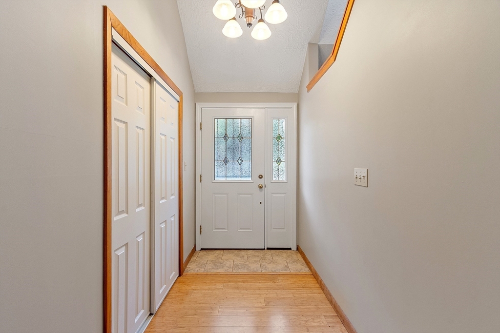 West Boylston, Massachusetts 01583, United States, 4 Bedrooms Bedrooms, ,3 BathroomsBathrooms,Residential,Pending,206545