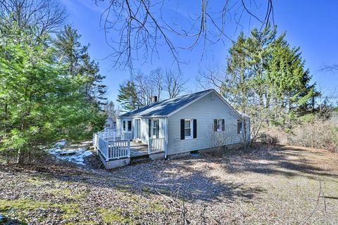 Photo of 551 Pleasant St, Paxton, MA 01612 (MLS # 73493137)