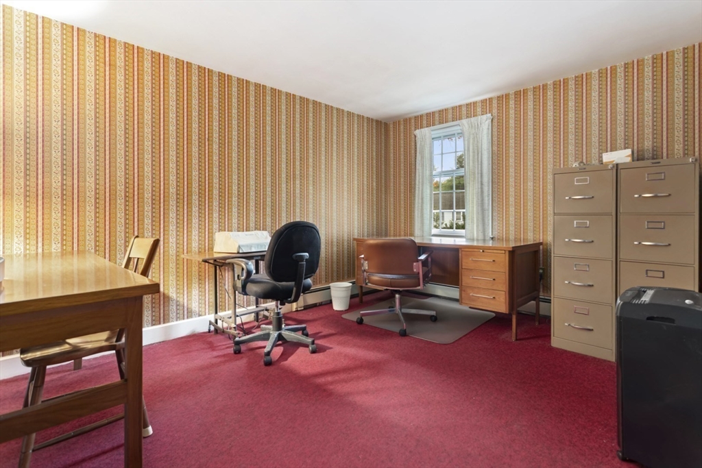 Lynnfield, Massachusetts 01940, United States, 4 Bedrooms Bedrooms, ,3 BathroomsBathrooms,Residential,Active,236580