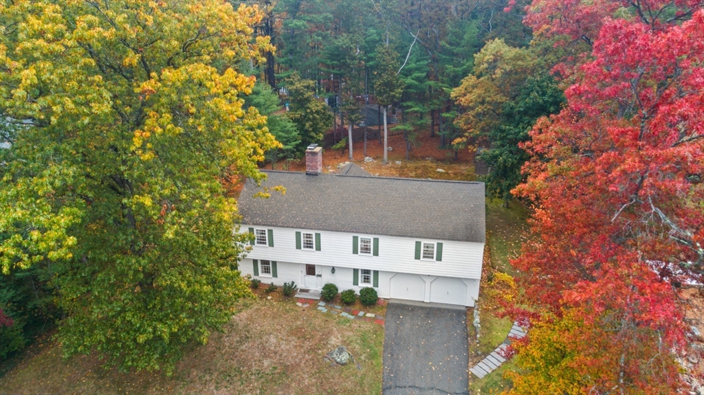 Lynnfield, Massachusetts 01940, United States, 4 Bedrooms Bedrooms, ,3 BathroomsBathrooms,Residential,Active,236580