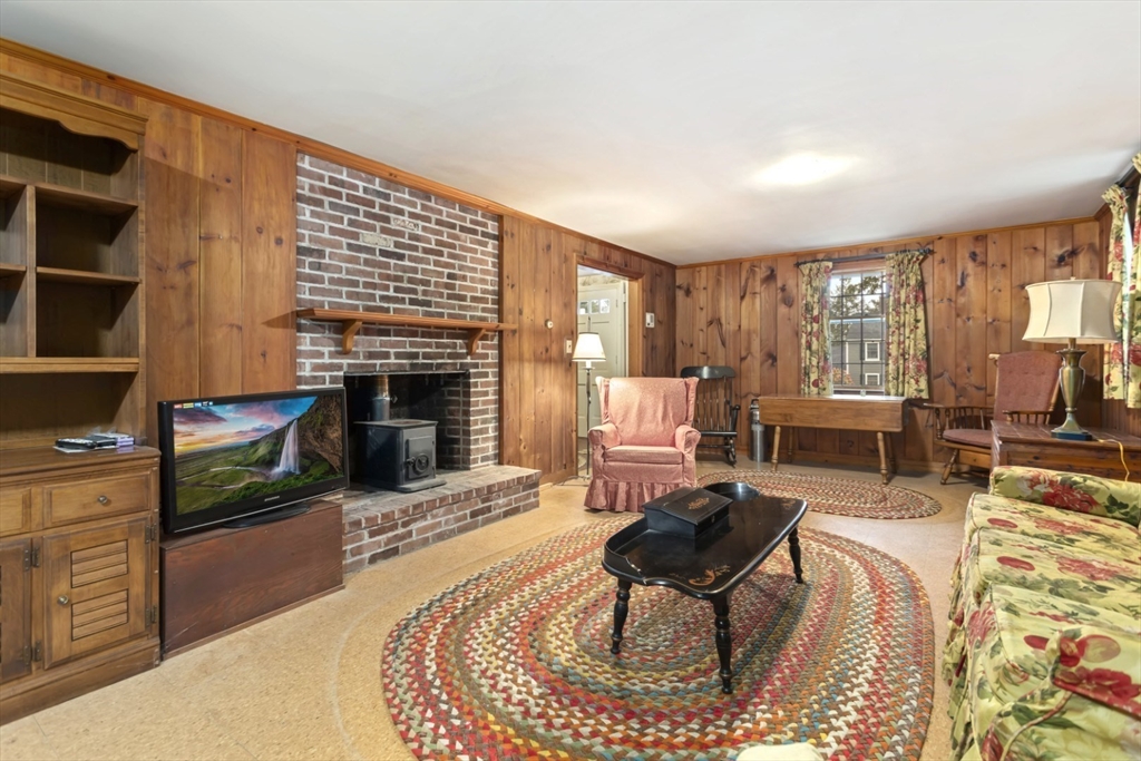 Lynnfield, Massachusetts 01940, United States, 4 Bedrooms Bedrooms, ,3 BathroomsBathrooms,Residential,Active,236580