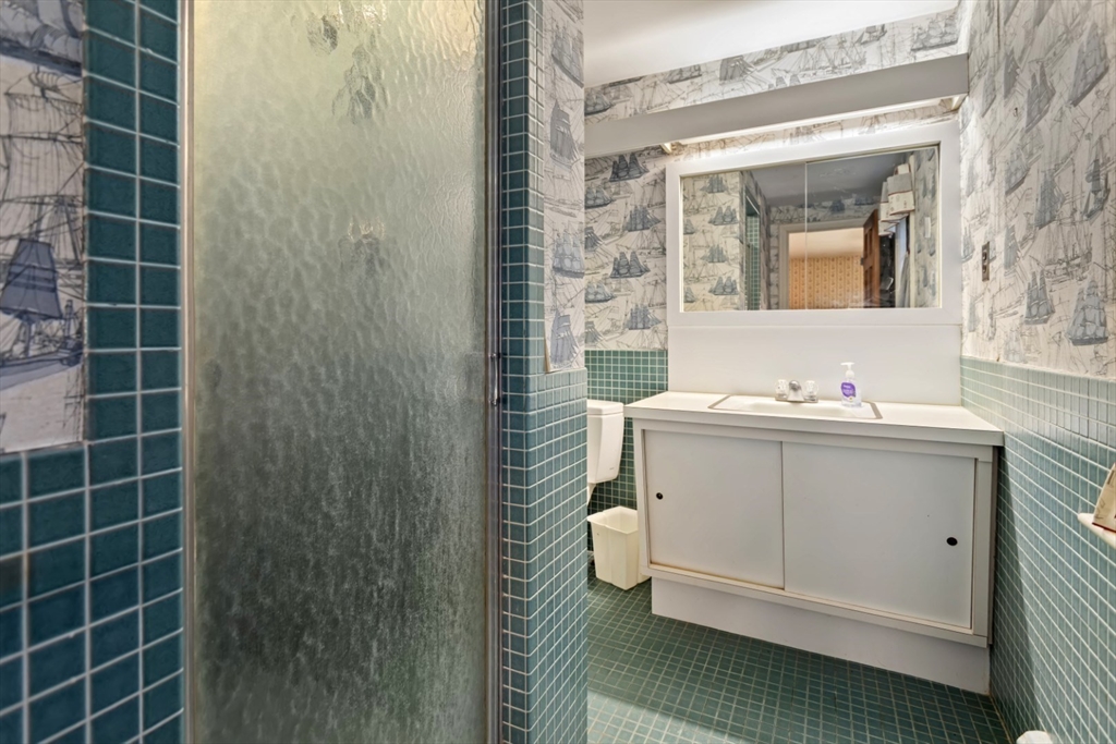 Lynnfield, Massachusetts 01940, United States, 4 Bedrooms Bedrooms, ,3 BathroomsBathrooms,Residential,Active,236580