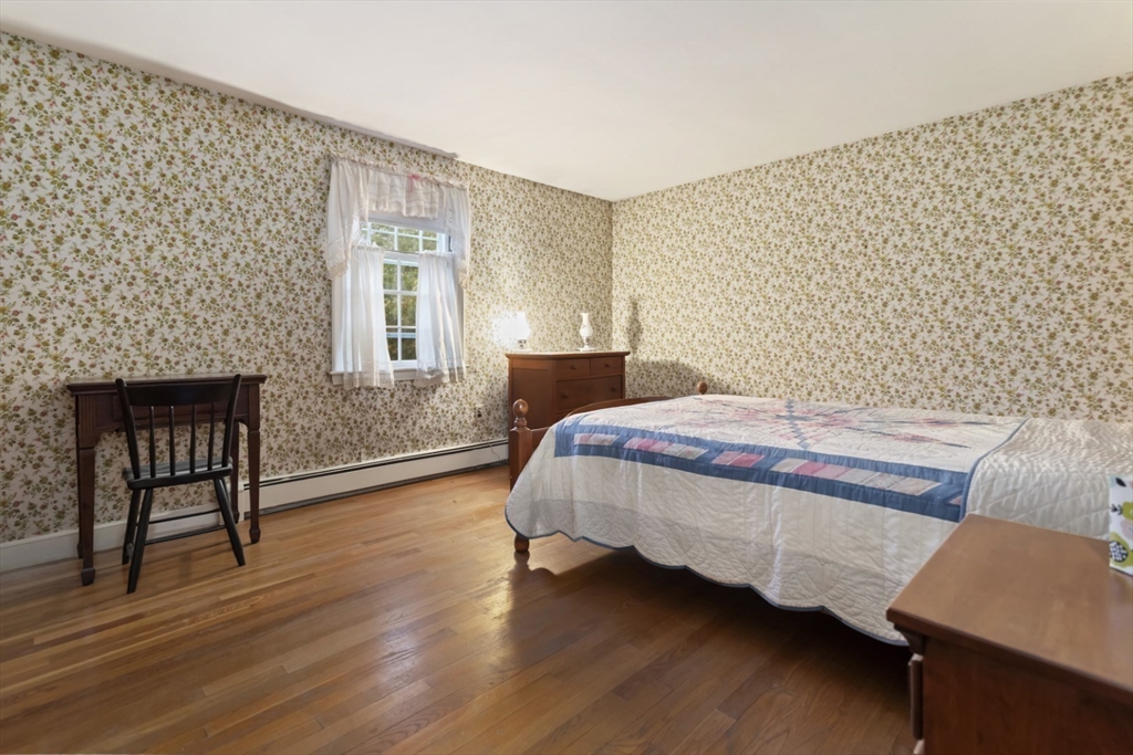 Lynnfield, Massachusetts 01940, United States, 4 Bedrooms Bedrooms, ,3 BathroomsBathrooms,Residential,Active,236580