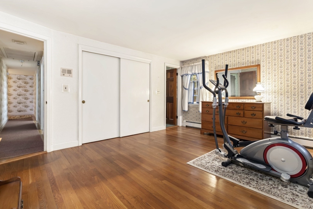 Lynnfield, Massachusetts 01940, United States, 4 Bedrooms Bedrooms, ,3 BathroomsBathrooms,Residential,Active,236580