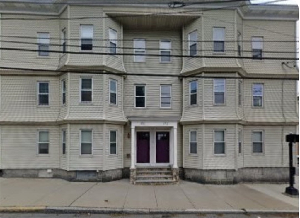 Click for 172 Riverside Street #1, Lowell, MA slideshow