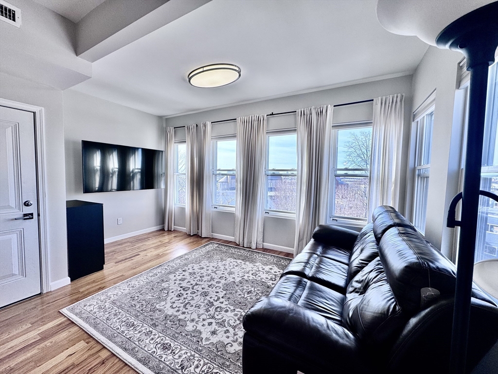 77 Byron St 3