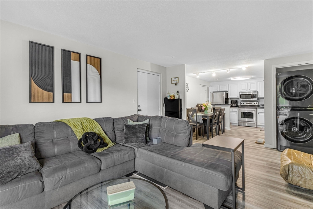 21 Pine St K