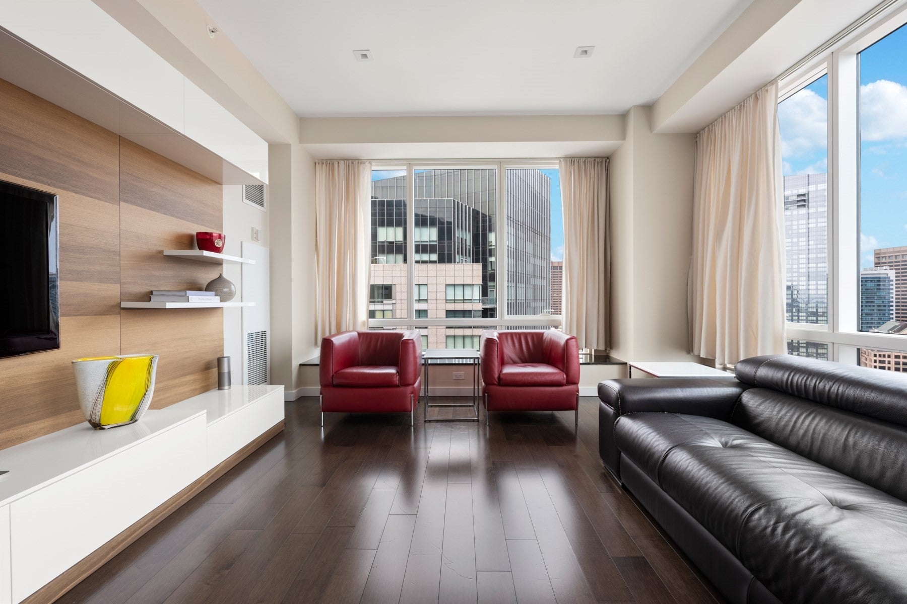 2 Avery St 35G