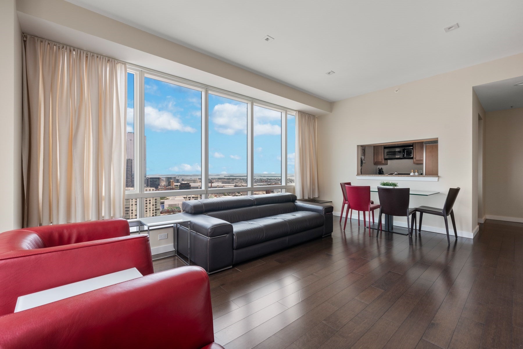 2 Avery St 35G