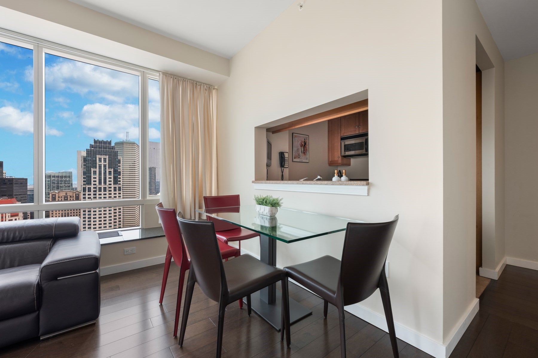 2 Avery St 35G