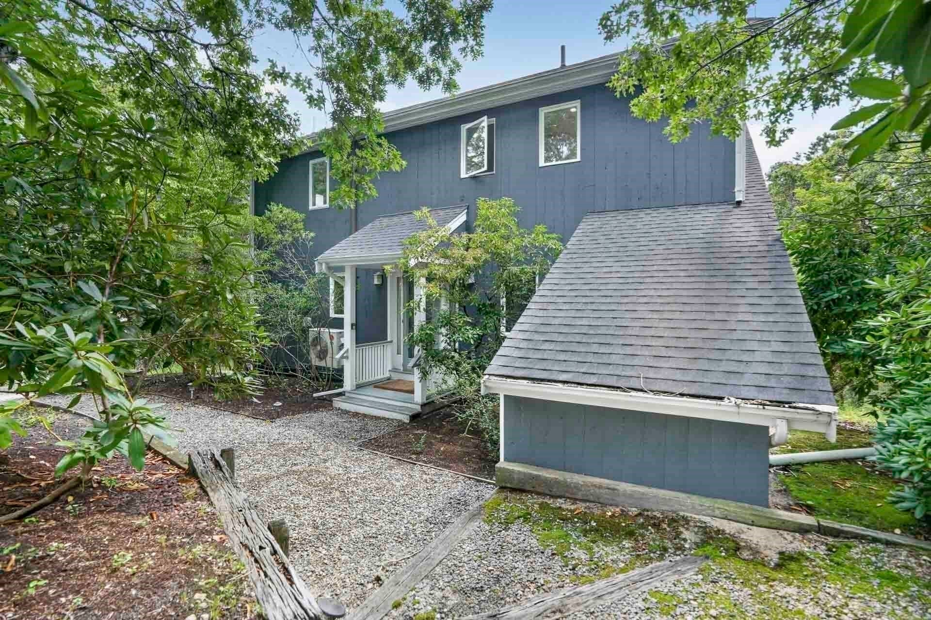 14 High Meadow Ln, Oak Bluffs, MA, 14 High Meadow Ln, Oak Bluffs, MA Photo #1