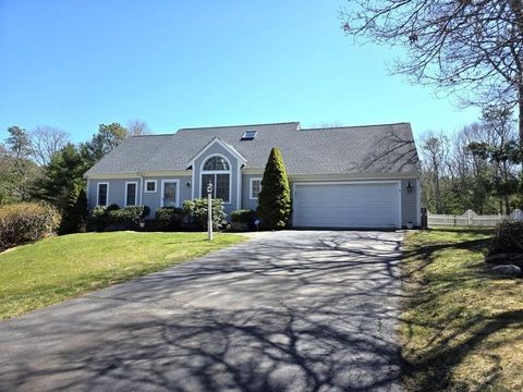 31 Falling Leaf Ln Barnstable MA 02655