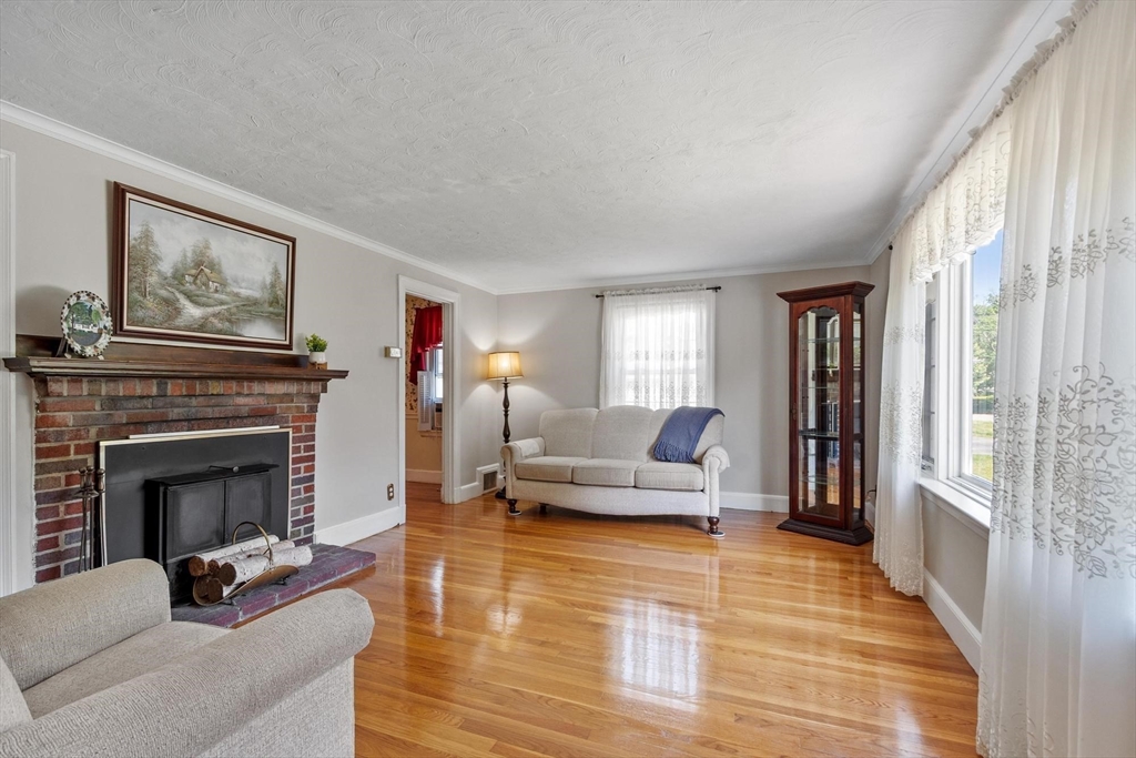 9 Oaklandvale Ave