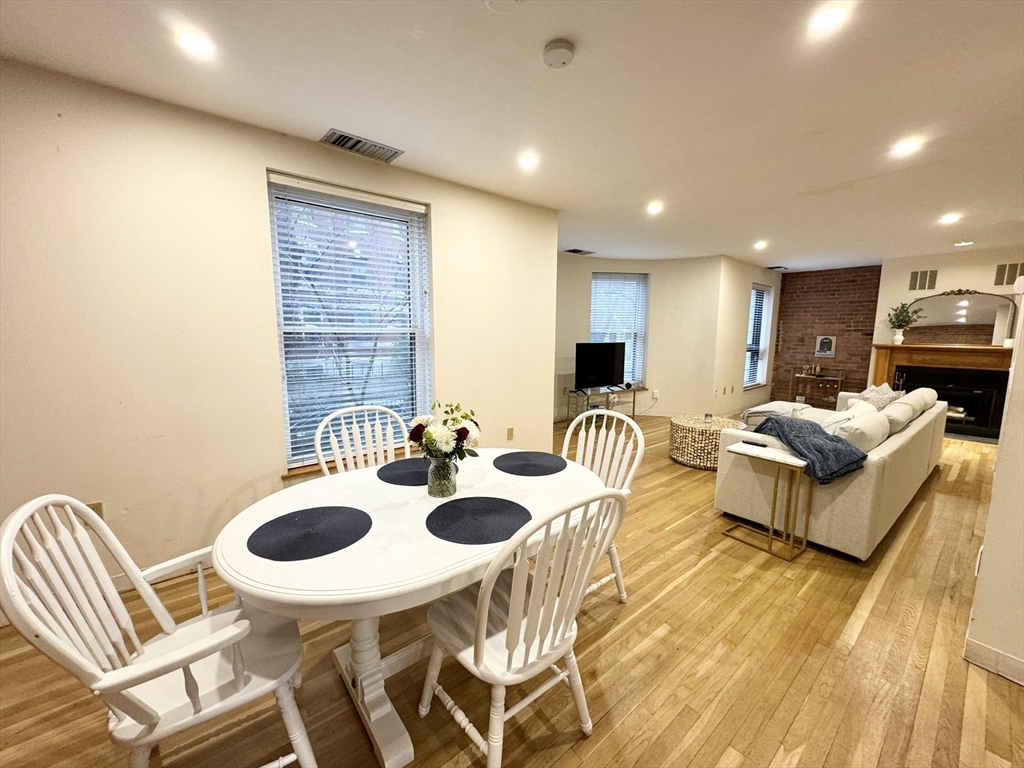96 Gainsborough Street 103W