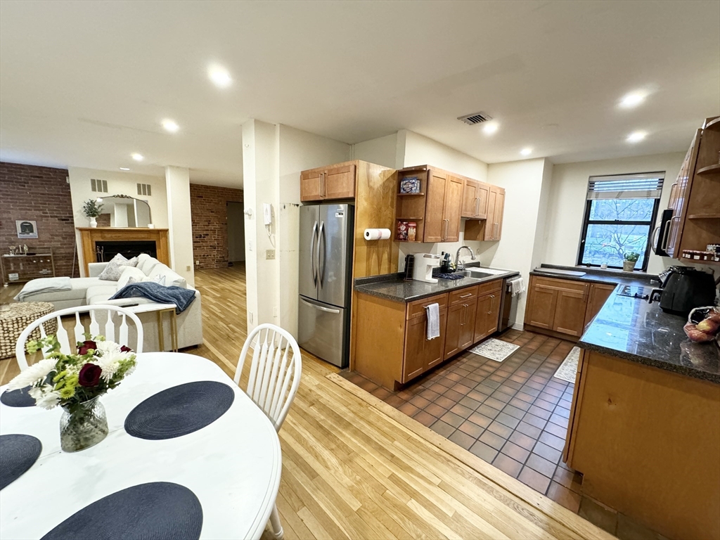 96 Gainsborough Street 103W