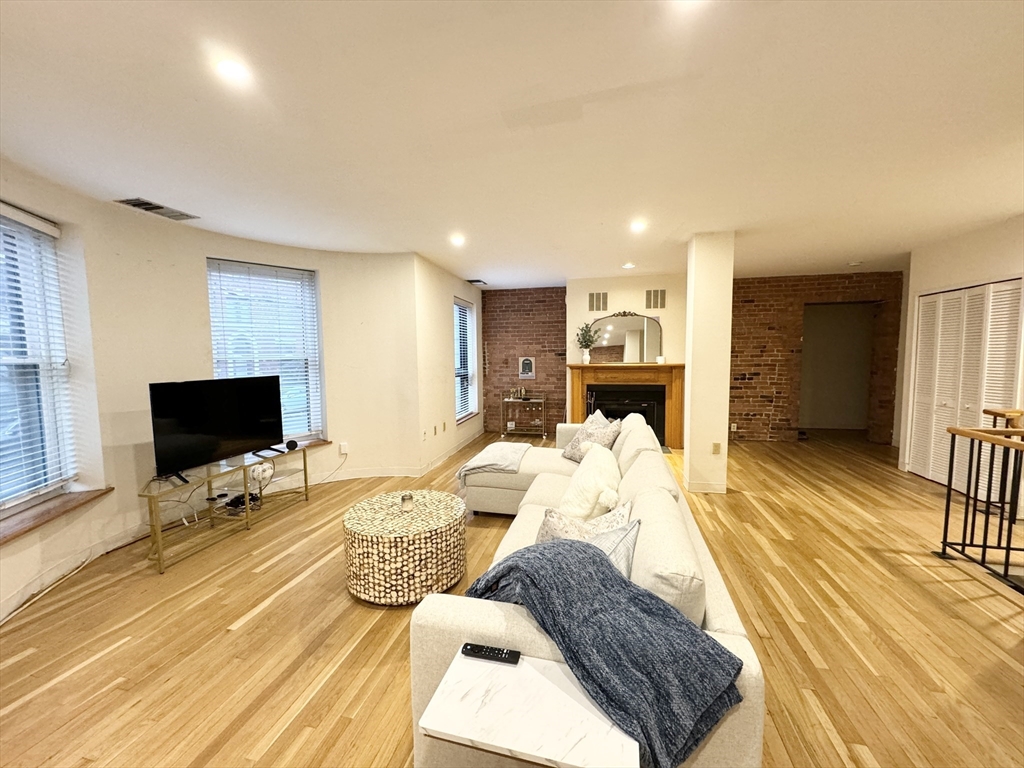 96 Gainsborough Street 103W