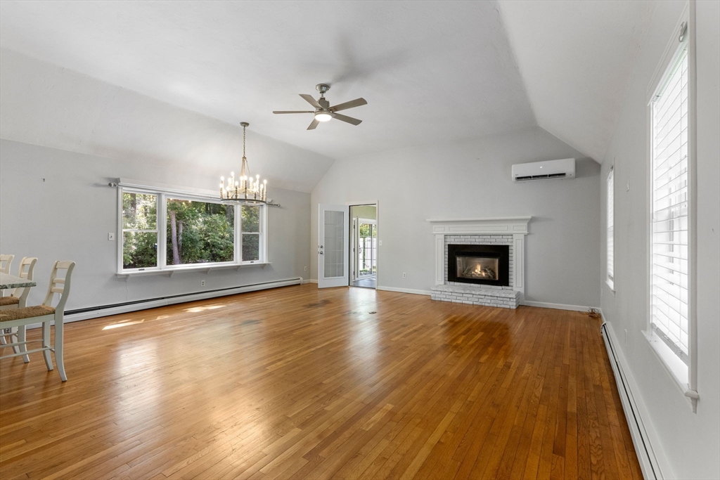 2 Fairway Cir