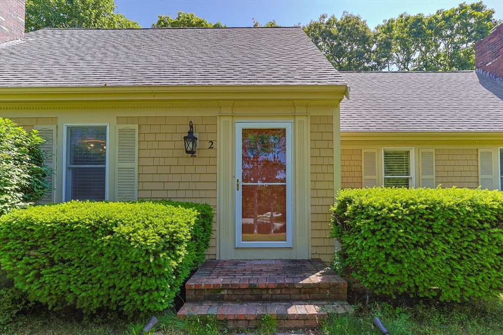 2 Fairway Cir