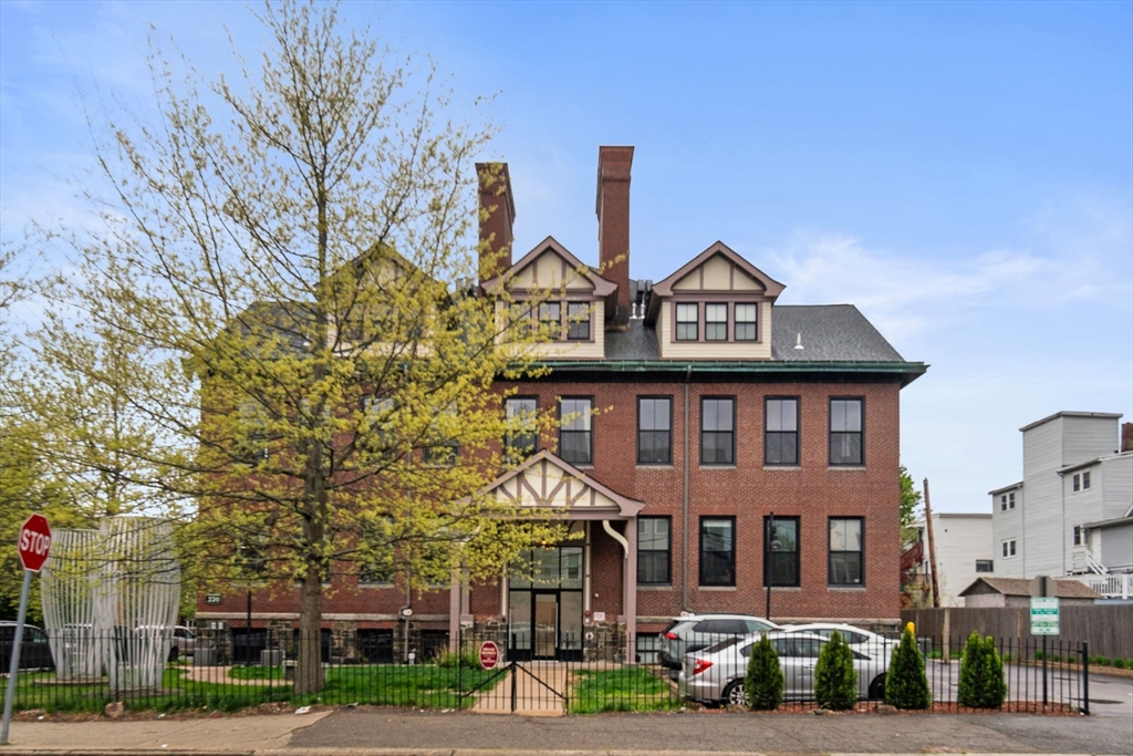 220 Spencer Ave 304