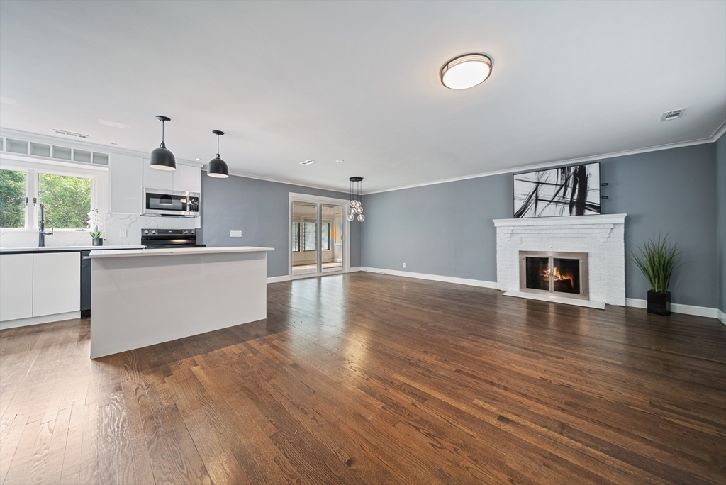 123 Walnut St