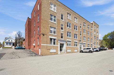 Photo of 4 Chatham Place #3, Worcester, MA 01601 (MLS # 73510889)