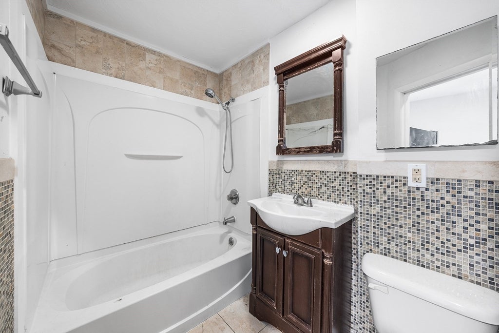 5 Freeland Ter, Worcester, MA, 5 Freeland Ter, Worcester, MA Photo #7