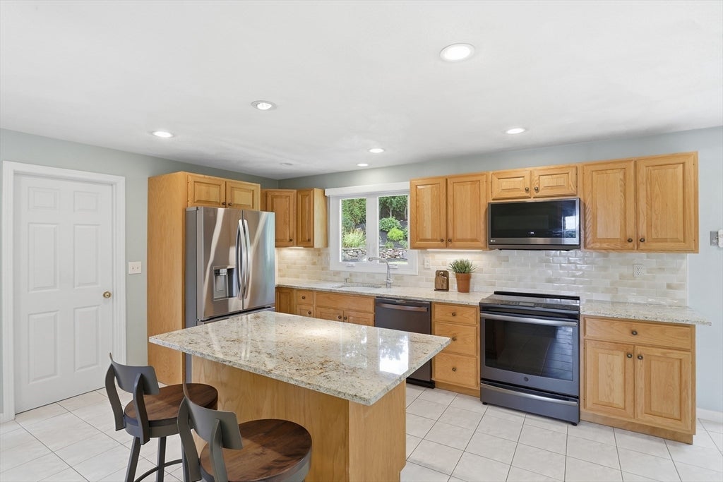 44 Raffaele Drive, Waltham, MA, 44 Raffaele Drive, Waltham, MA Photo #4