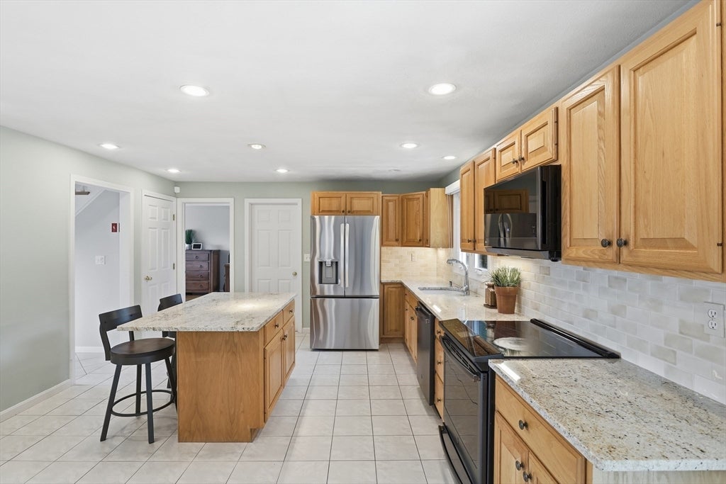 44 Raffaele Drive, Waltham, MA, 44 Raffaele Drive, Waltham, MA Photo #5
