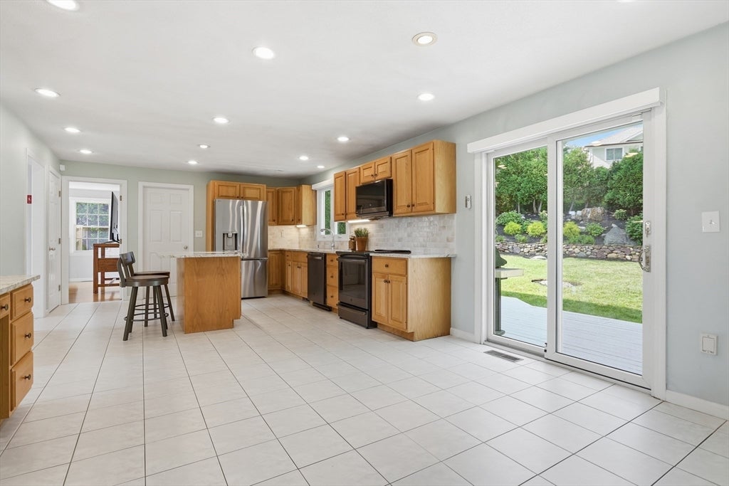 44 Raffaele Drive, Waltham, MA, 44 Raffaele Drive, Waltham, MA Photo #6