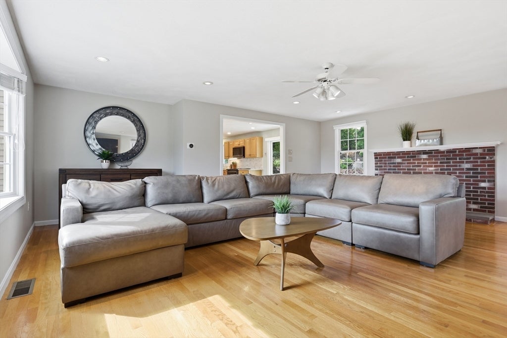 44 Raffaele Drive, Waltham, MA, 44 Raffaele Drive, Waltham, MA Photo #7
