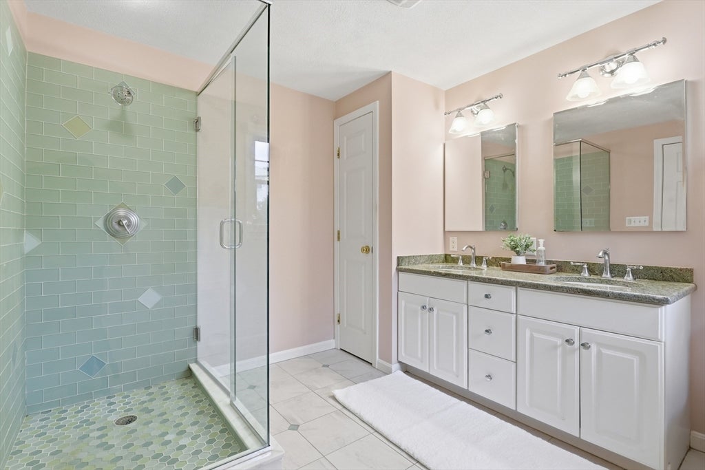 44 Raffaele Drive, Waltham, MA, 44 Raffaele Drive, Waltham, MA Photo #17