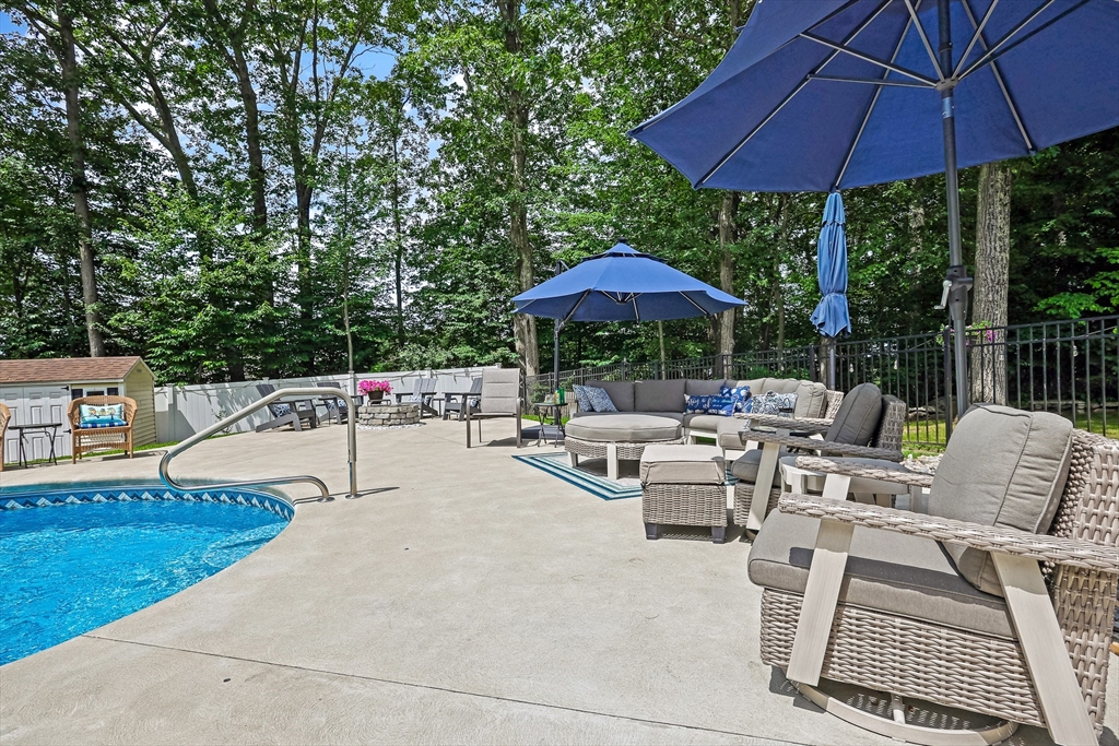 18 Maple Ridge Rd