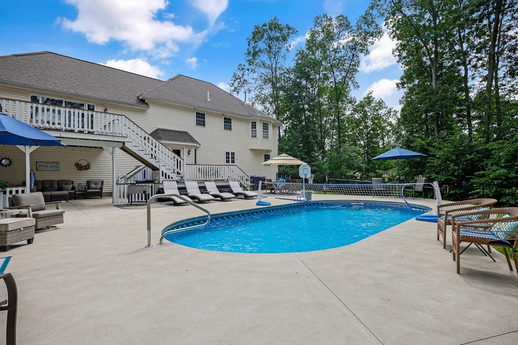 18 Maple Ridge Rd