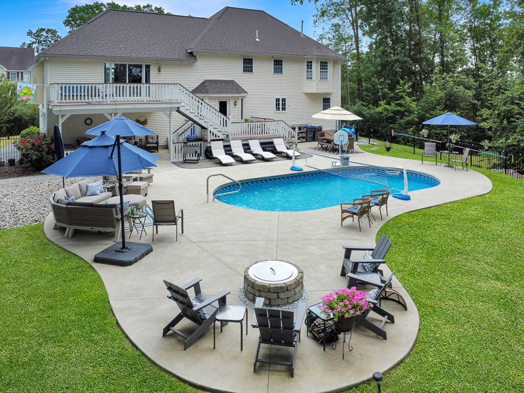 18 Maple Ridge Rd