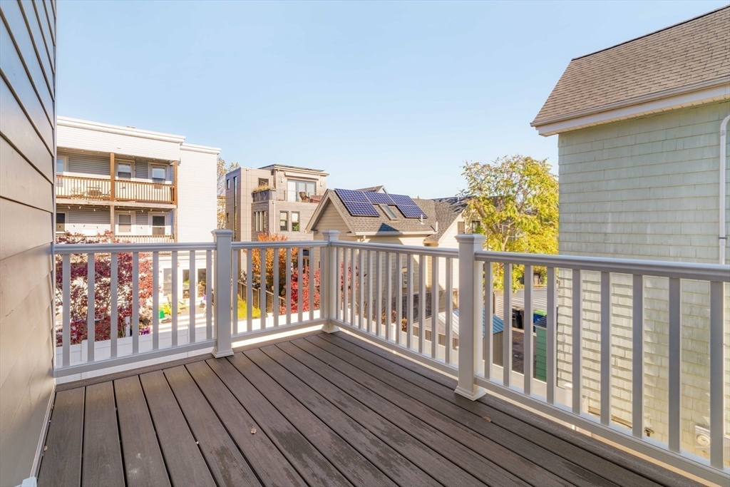 Somerville, Massachusetts 02143, United States, 4 Bedrooms Bedrooms, ,5 BathroomsBathrooms,Residential,Contingent,31594