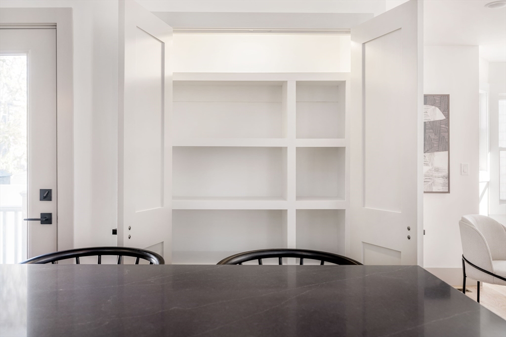 Somerville, Massachusetts 02143, United States, 4 Bedrooms Bedrooms, ,5 BathroomsBathrooms,Residential,Contingent,31594