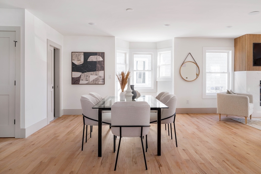 Somerville, Massachusetts 02143, United States, 4 Bedrooms Bedrooms, ,5 BathroomsBathrooms,Residential,Contingent,31594