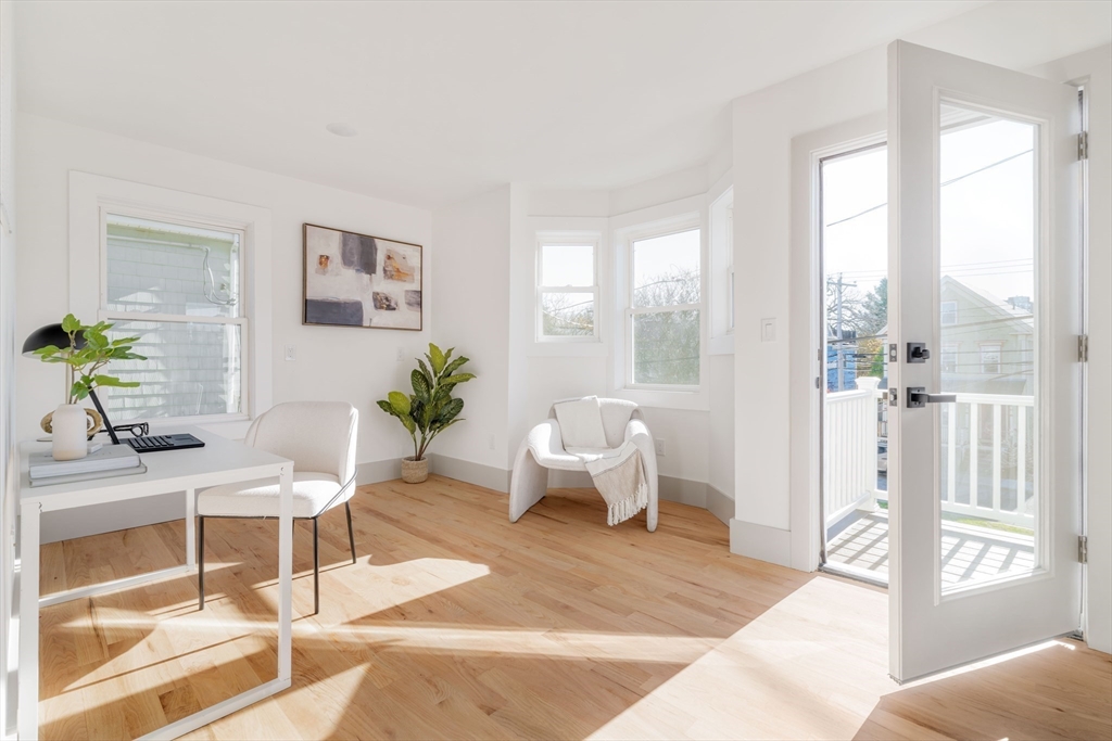 Somerville, Massachusetts 02143, United States, 4 Bedrooms Bedrooms, ,5 BathroomsBathrooms,Residential,Contingent,31594