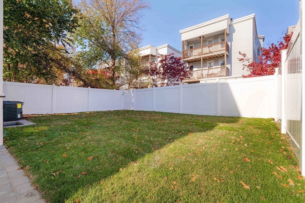 Somerville, Massachusetts 02143, United States, 4 Bedrooms Bedrooms, ,5 BathroomsBathrooms,Residential,Contingent,31594