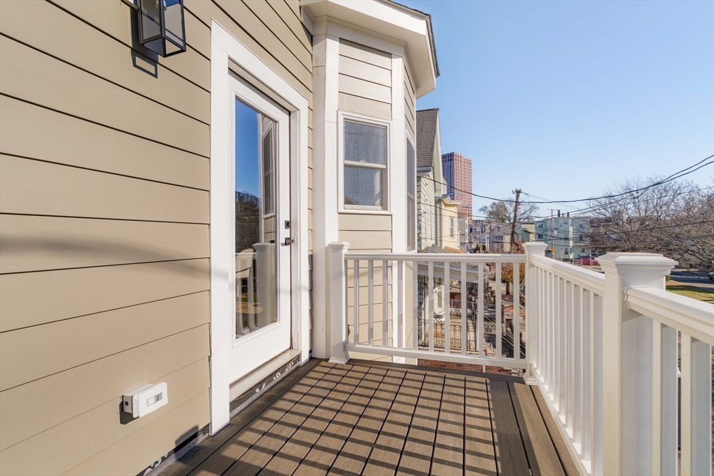 Somerville, Massachusetts 02143, United States, 4 Bedrooms Bedrooms, ,5 BathroomsBathrooms,Residential,Contingent,31594