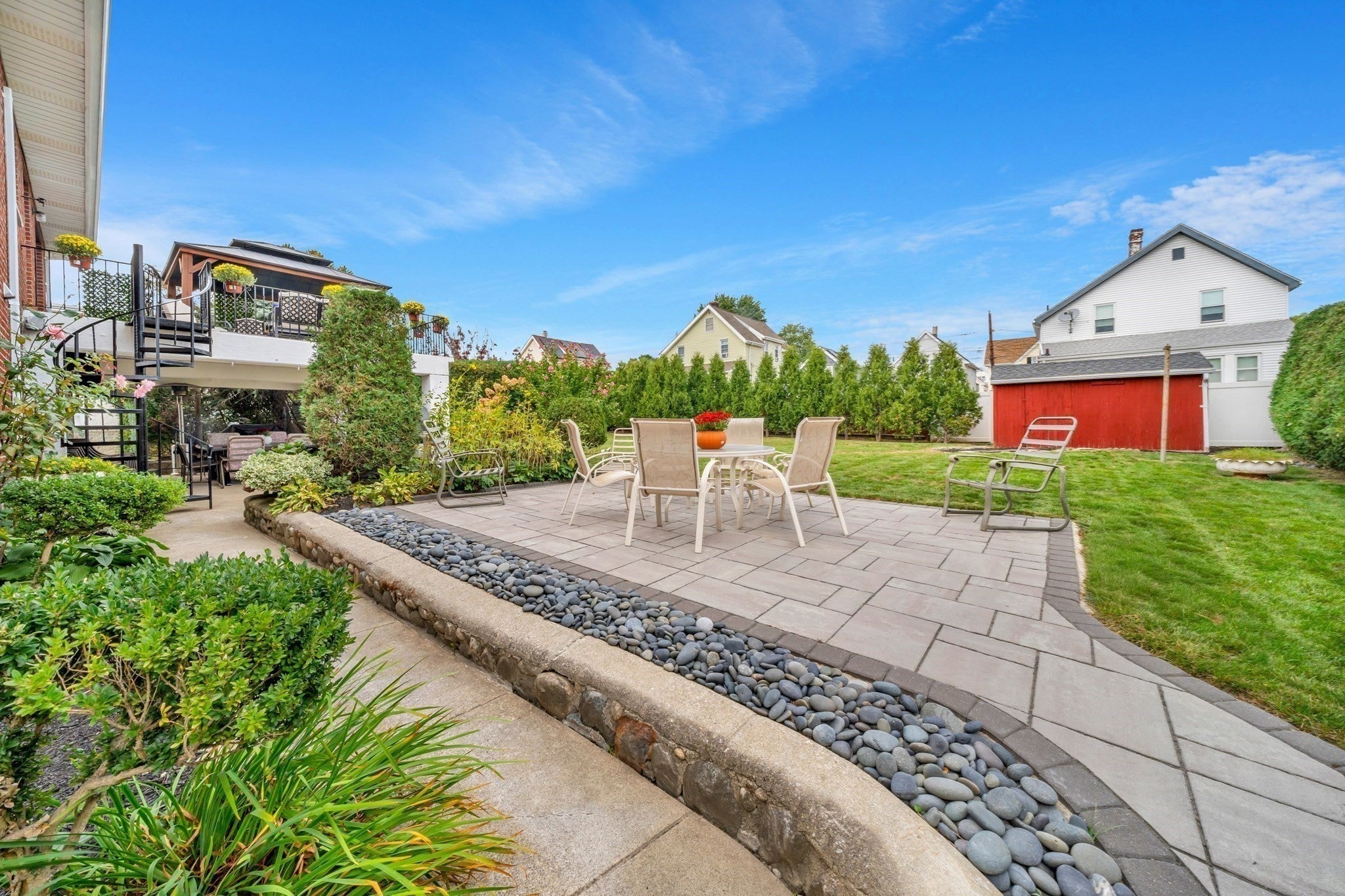 32 Robert Rd