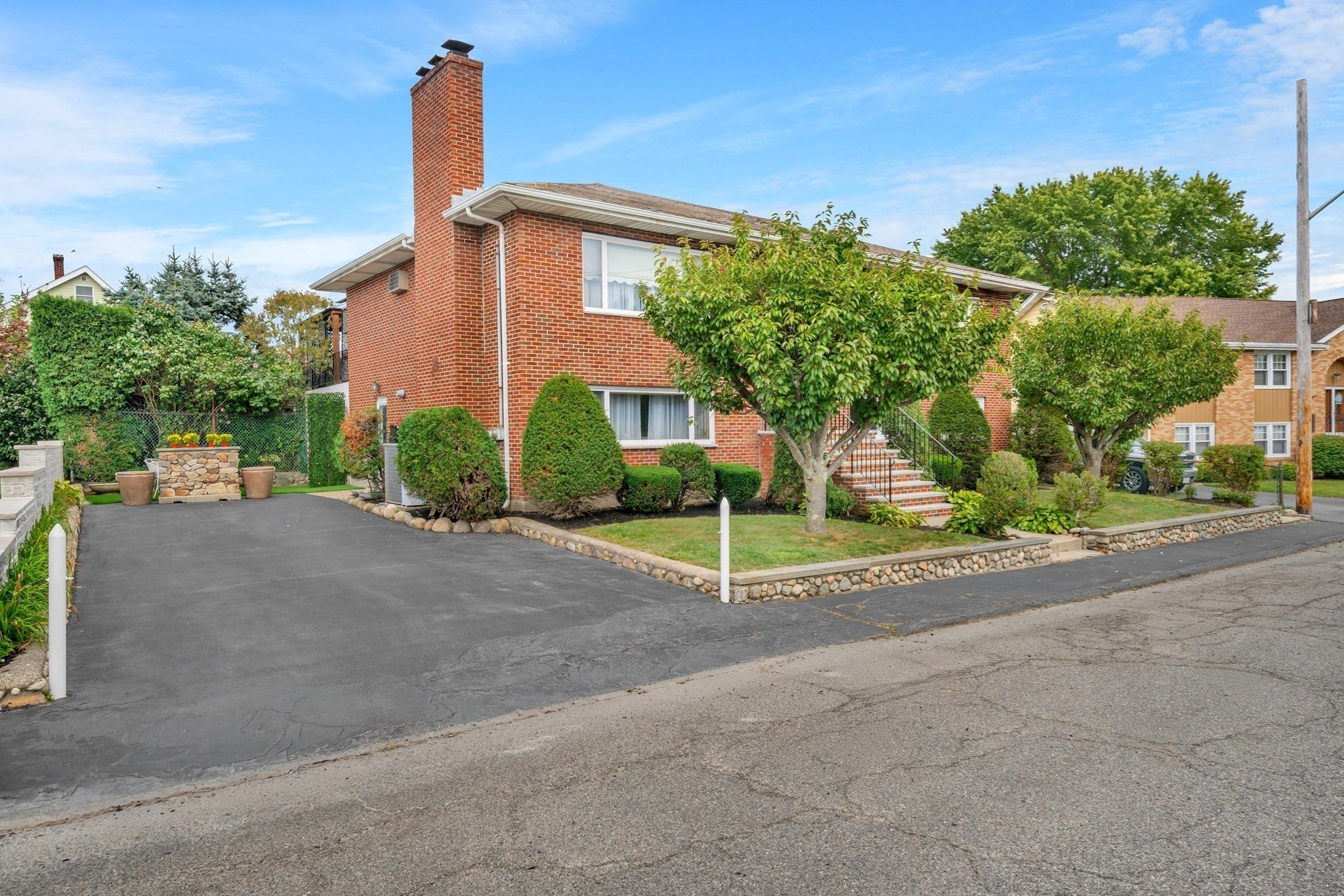 32 Robert Rd